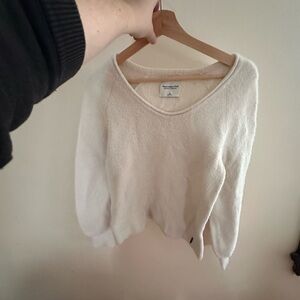 Abercrombie White Mohair V neck Sweater with Puff Sleeves
